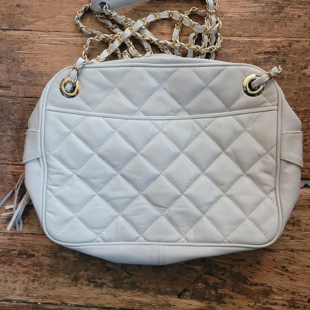 Quilted Cream Leather Shoulder Bag Gold Chain Strap Tassel Accent Classic Purse‎